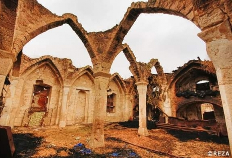 Famoso fotógrafo: “En Karabaj vi cementerios destruidos, mezquitas convertidas en establos”