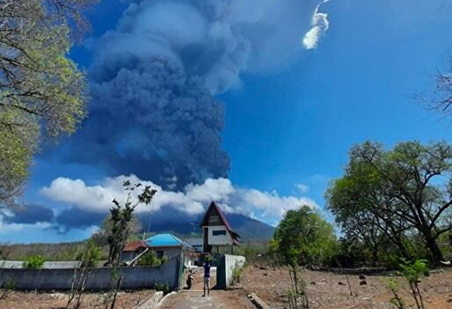 В Индонезии начал извергаться вулкан Левотоло