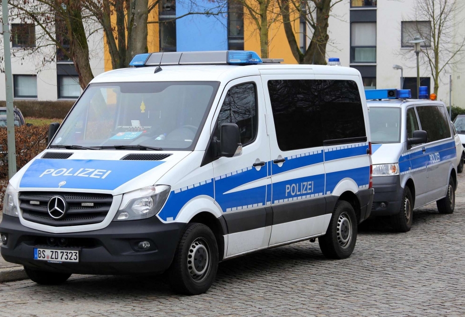 Almaniyada avtomobilin piyada zonasına girməsi nəticəsində iki nəfər ölüb