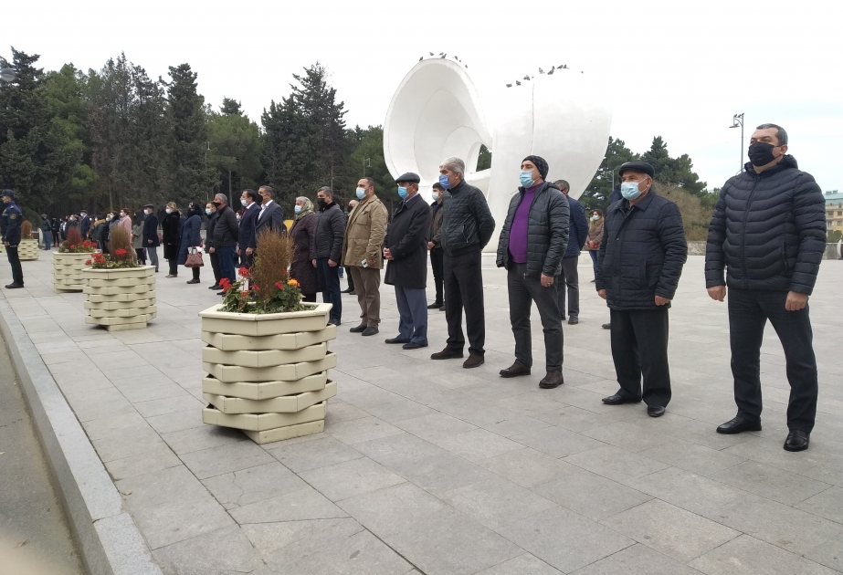 Sumqayıtda Vətən müharibəsi şəhidlərinin əziz xatirəsi bir dəqiqəlik sükutla yad edilib
