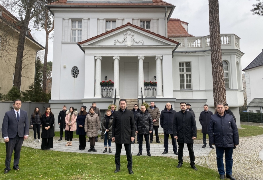 La Embajada de Azerbaiyán en Alemania honró la memoria de los héroes caídos