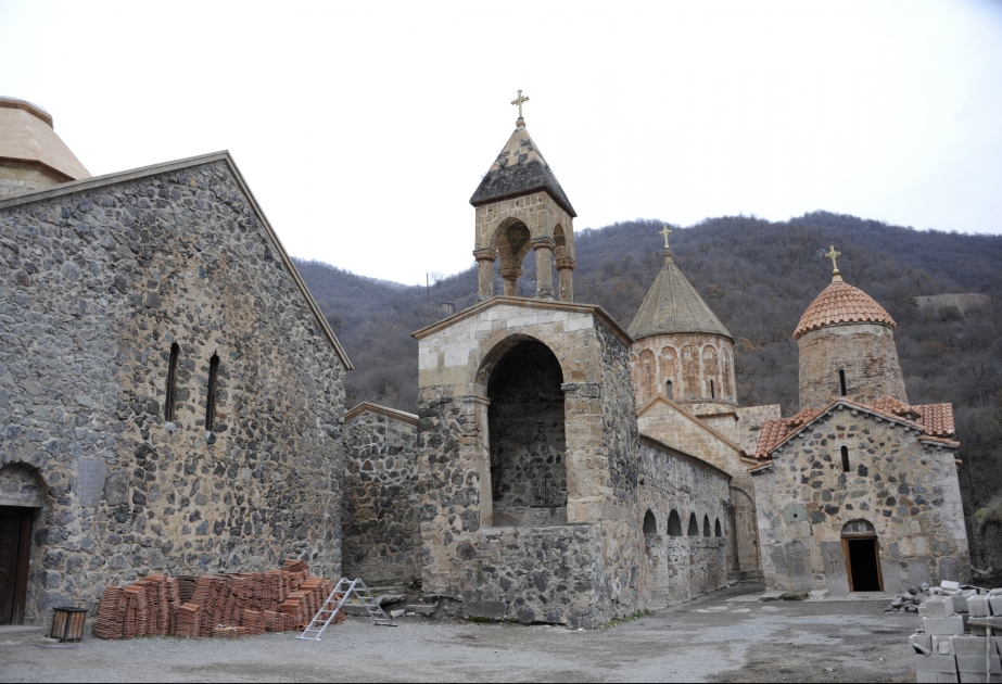 Daşlarda elə informasiyalar var ki, onları silmək mümkün deyil - Xudavəng monastır kompleksi