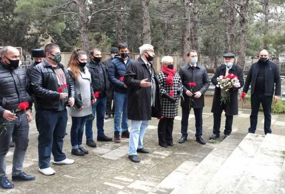 В Баку ко Дню Неизвестного Солдата состоялась церемония возложения цветов