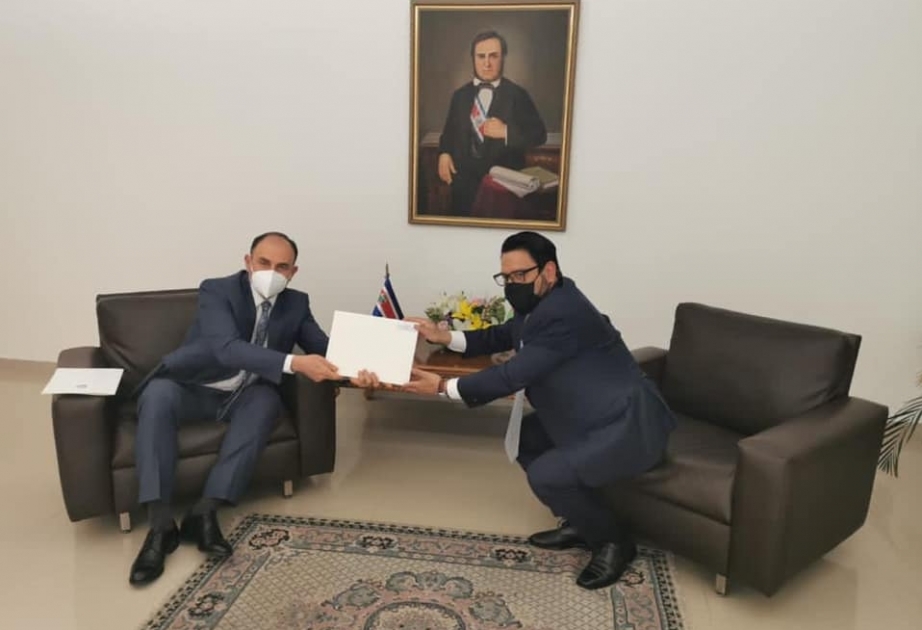 El embajador de Azerbaiyán presentó sus cartas credenciales al presidente de Costa Rica