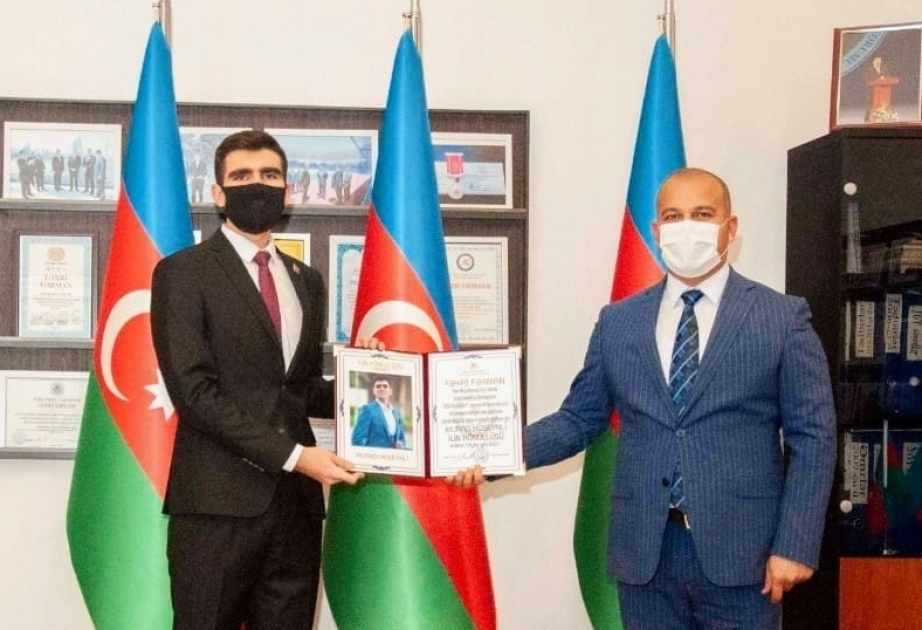 Bakı Slavyan Universitetinin tələbəsi “İlin könüllüsü” adına layiq görülüb