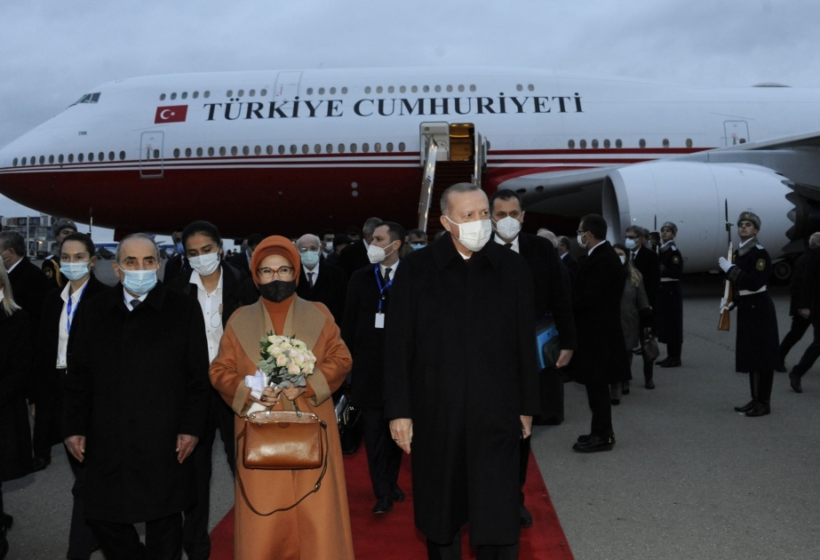 El presidente turco llegó a Azerbaiyán en visita oficial