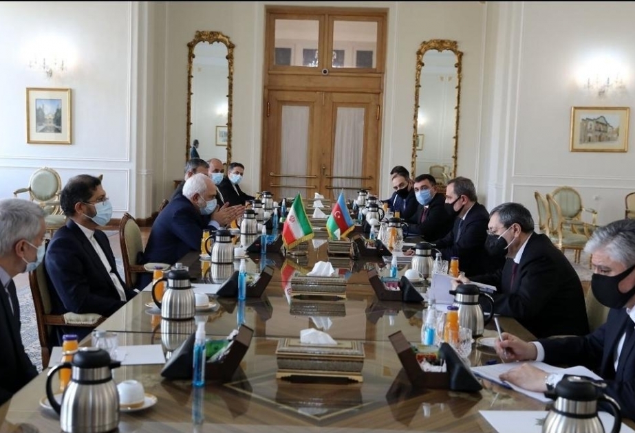 Se reúnen los titulares de Exteriores de Azerbaiyán e Irán