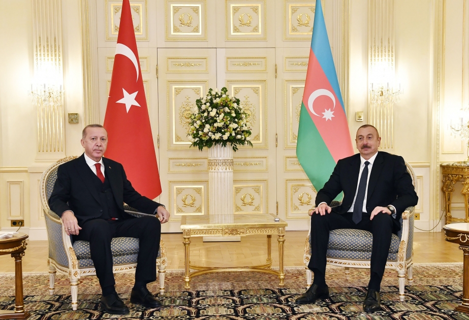 Präsidenten von Aserbaidschan und der Türkei treffen sich zu Vier-Augen-Gespräch in Baku VIDEO