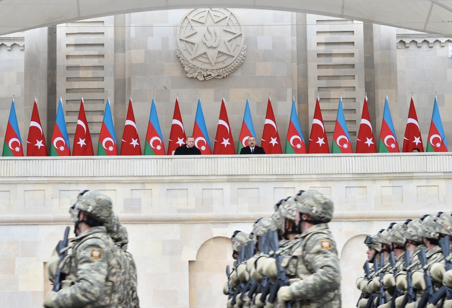 庆祝卫国战争胜利阅兵式在巴库自由广场举行 阿塞拜疆与土耳其两国总统出席阅兵式