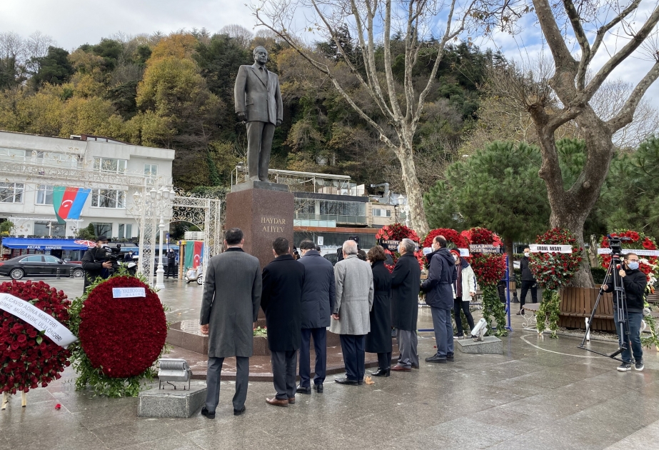 Ümummilli Liderin əziz xatirəsi İstanbulda ehtiramla anılıb VİDEO