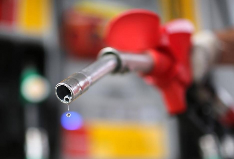 البنزين ووقود الديزل يباع بقيمة 1.8 مليار مانات
