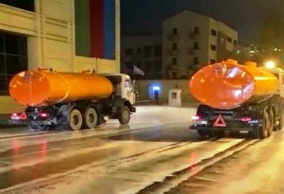 Straßen in Baku gleich nach Siegesparade und Feuerwerk desinfiziert VIDEO