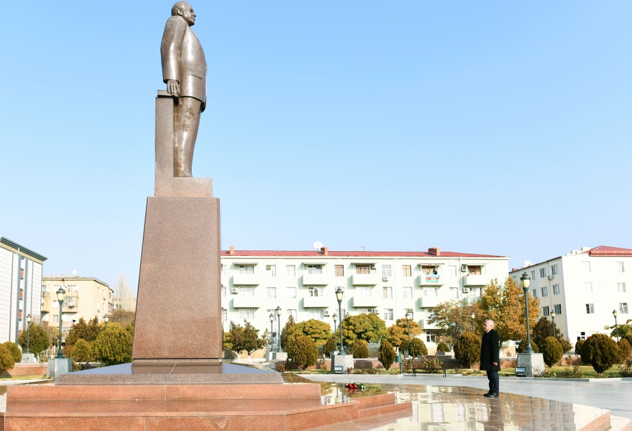 Naxçıvanda ümummilli liderimiz Heydər Əliyevin xatirəsi yad edilib