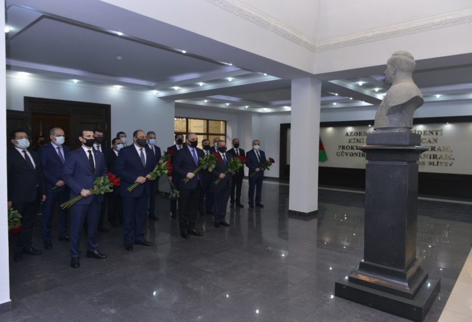Baş Prokurorluqda ulu öndər Heydər Əliyevin xatirəsinə həsr olunmuş anım mərasimi keçirilib
