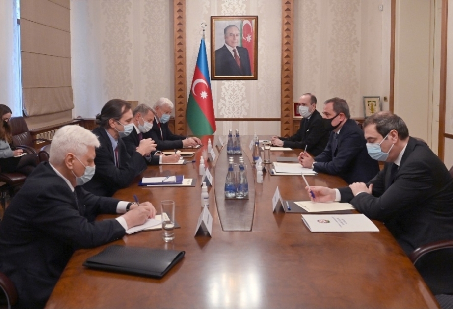 وزير الخارجية الأذربيجاني يلقتي المندوبيْن المشاركين في رئاسة مجموعة منسك التابعة لمنظمة الأمن والتعاون في أوروبا
