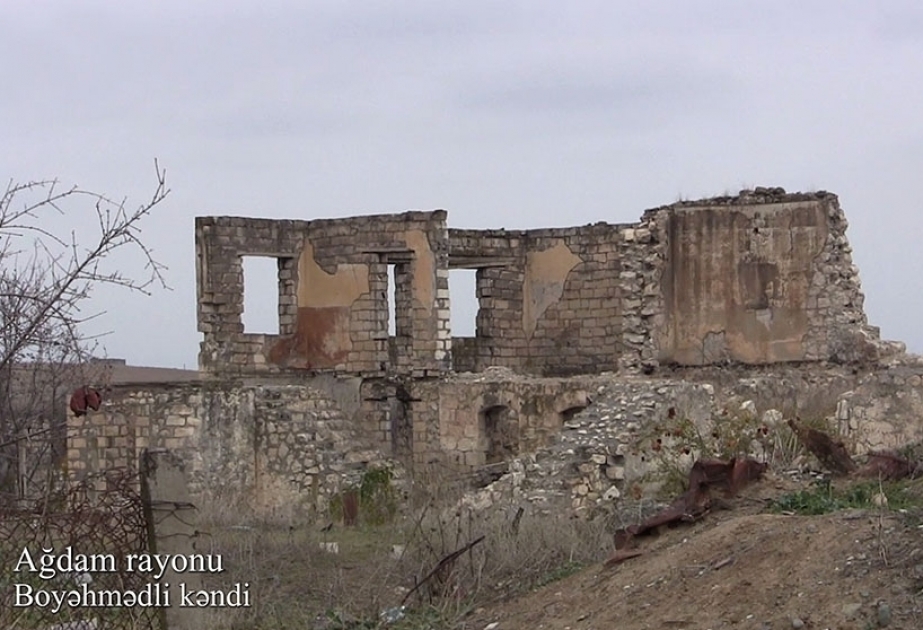阿塞拜疆国防部发布解放的阿格达姆区博亚赫梅地利村的视频