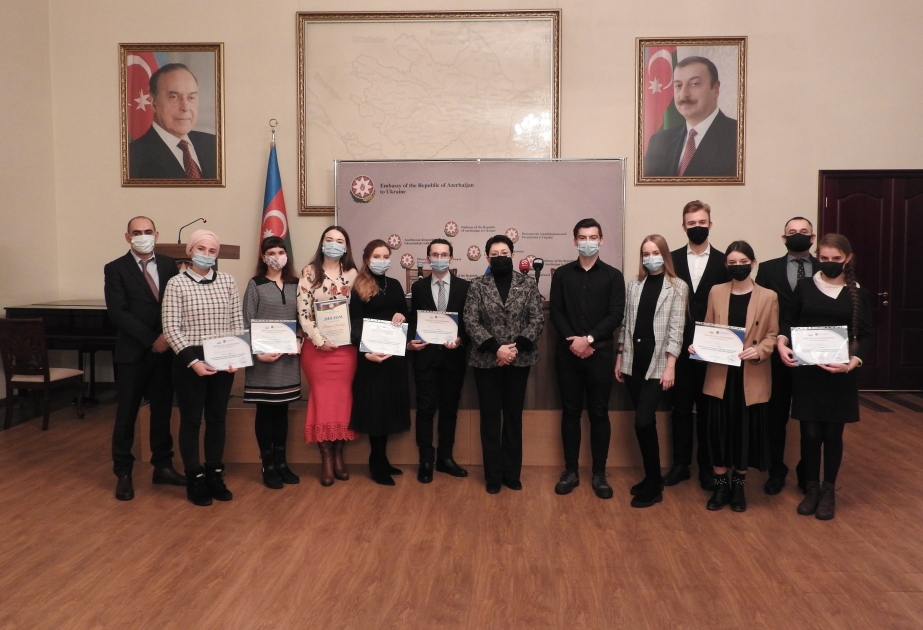 Kiyevdə ADA Universiteti tərəfindən elan edilmiş müsabiqədə qalib gələn tələbələr mükafatlandırılıb VİDEO