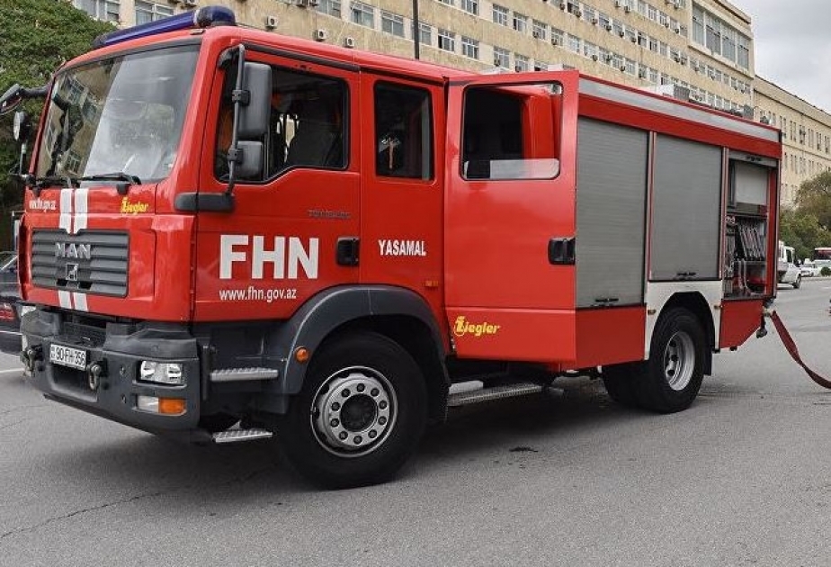 Sumqayıtda anbar kimi fəaliyyət göstərən tikilidə yanğın baş verib