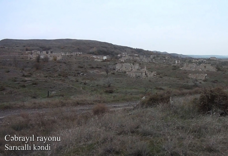 El Ministerio de Defensa de Azerbaiyán distribuyó imágenes de vídeo de la aldea de Saridjalí del distrito de Djabrayil