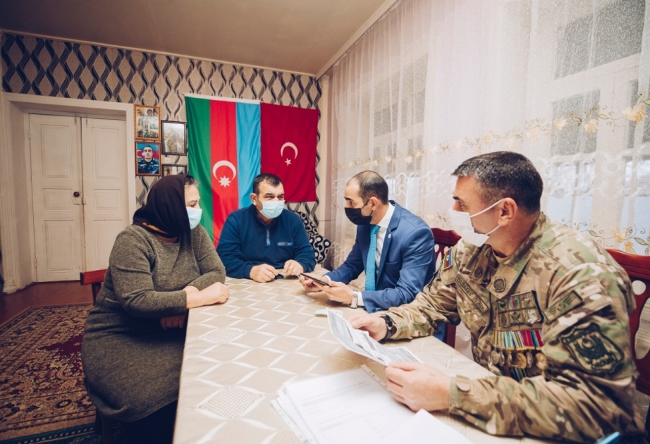 Сотрудники фонда «YAŞAT» проводят встречи с семьями раненых и шехидов