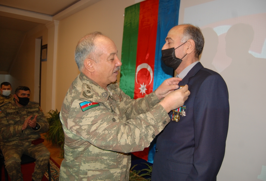 Ehtiyatda olan mayora “Azərbaycan Bayrağı” ordeni təqdim edilib
