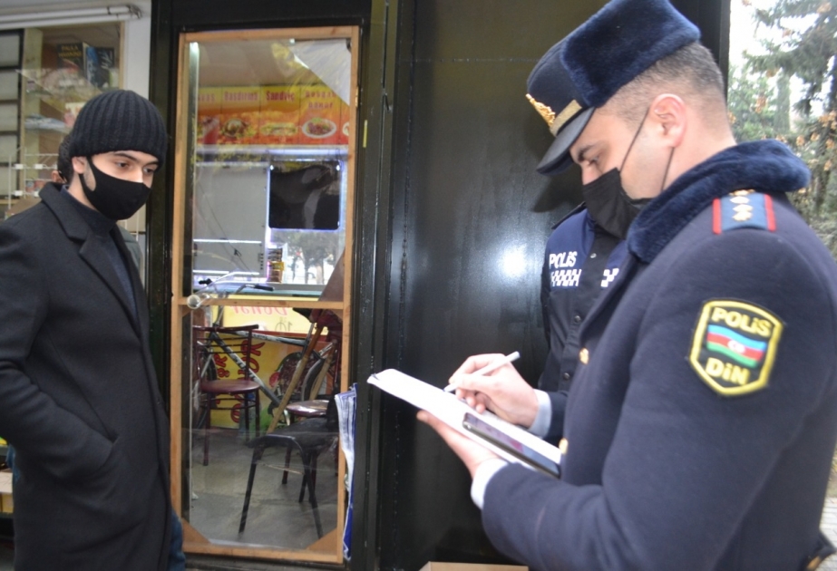 Polis əməkdaşları Mingəçevirdə sərt karantin rejimi qaydalarına riayət edilməsi məqsədilə reydlər keçirirlər