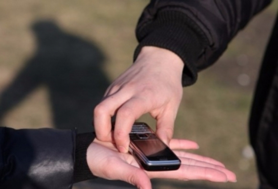Binəqədi rayonunda paytaxt sakininə zor tətbiq edərək telefonunu və gödəkcəsini alan şəxslər tutulublar