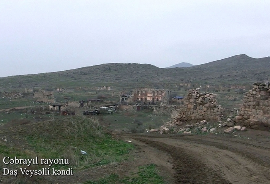Verteidigungsministerium veröffentlicht Videoaufnahmen aus dem Dorf Dash Veysalli in Region Jabrayil VIDEO