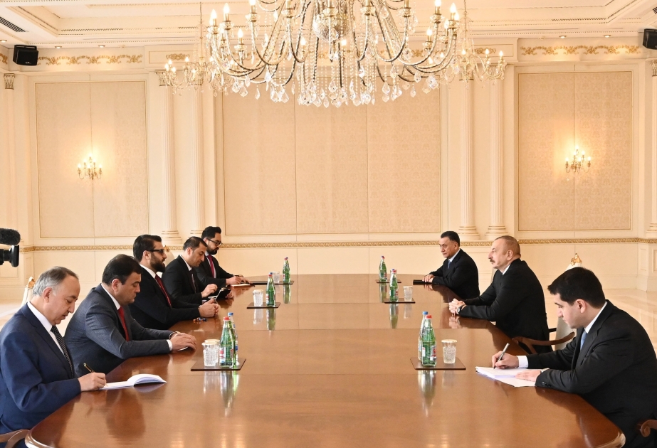 Präsident Ilham Aliyev empfängt Berater für nationale Sicherheit Afghanistans und den Leiter des PräsidialamtesVIDEO