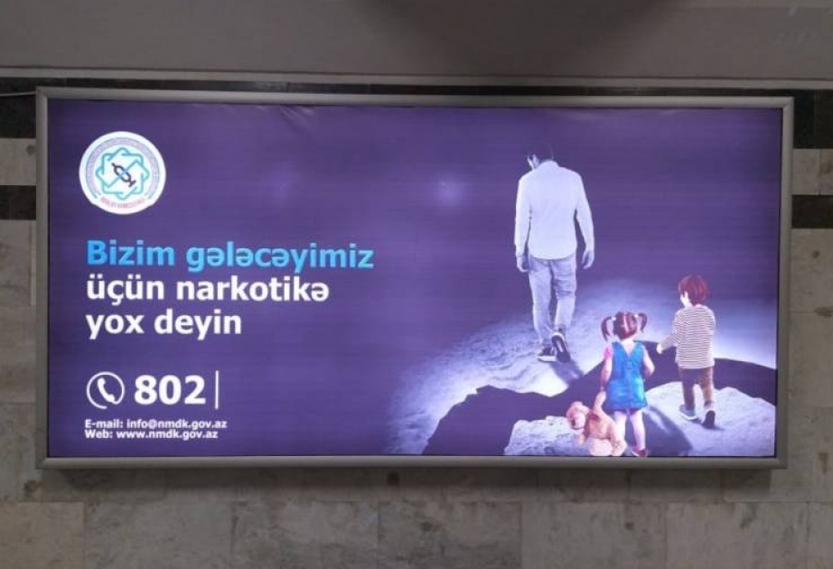 Metronun stansiyalarında narkomanlığa qarşı mübarizəyə dair sosial reklamlar yerləşdirilib