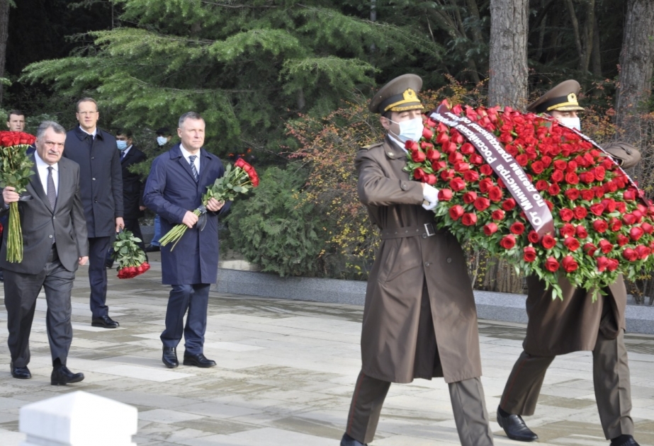 Nazir Kəmaləddin Heydərov Rusiyanın fövqəladə hallar nazirinin rəhbərlik etdiyi nümayəndə heyəti ilə görüşüb