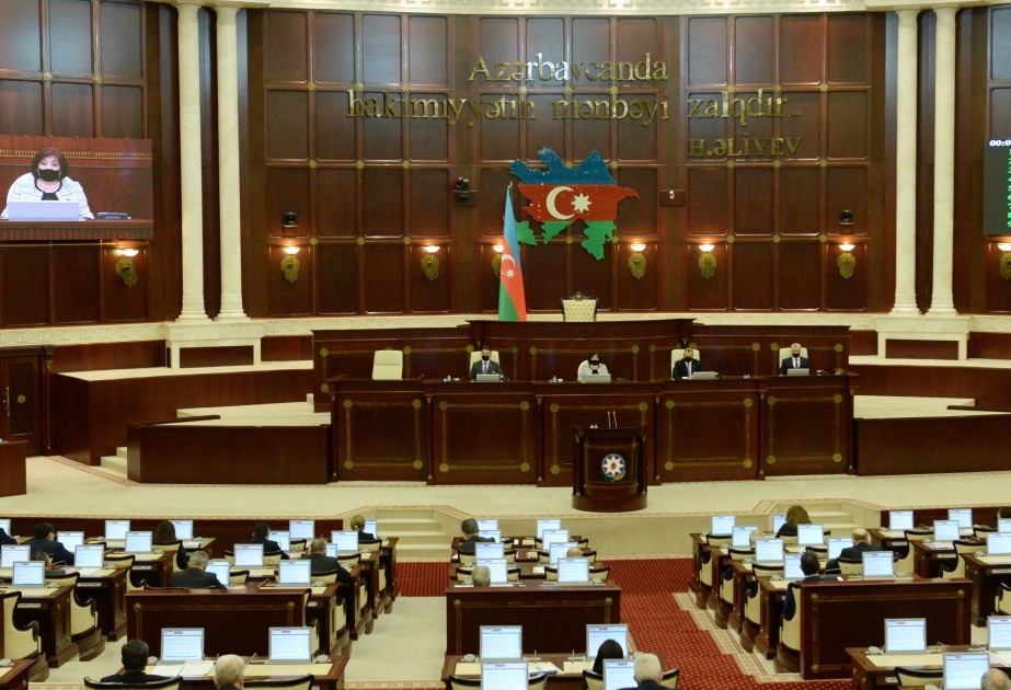 Se celebra la sesión plenaria del Parlamento de Azerbaiyán