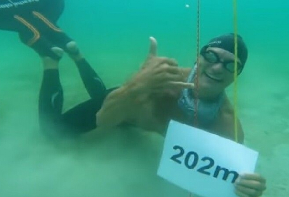 Датский фридайвер побил мировой рекорд, проплыв под водой 202 метра