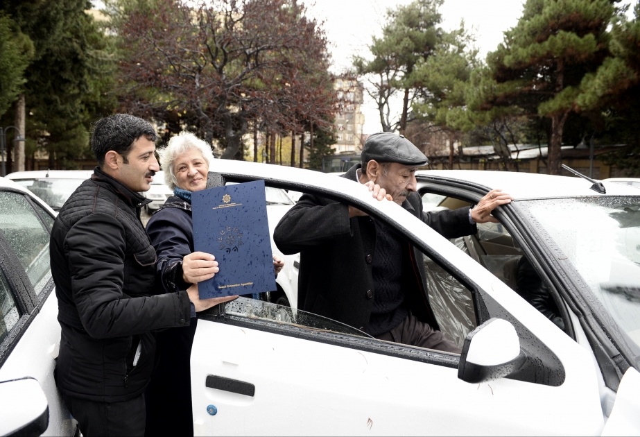 Əmək və Əhalinin Sosial Müdafiəsi Nazirliyi daha 50 avtomobili Qarabağ müharibəsi əlillərinə təqdim edib