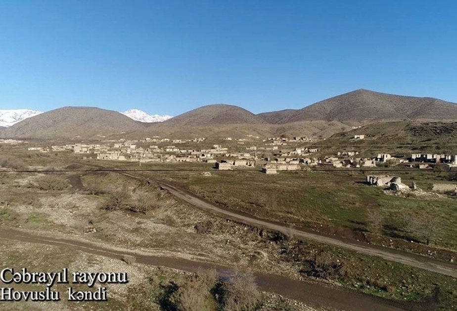 阿塞拜疆国防部发布解放的杰布拉伊尔区赫乌苏鲁村的视频