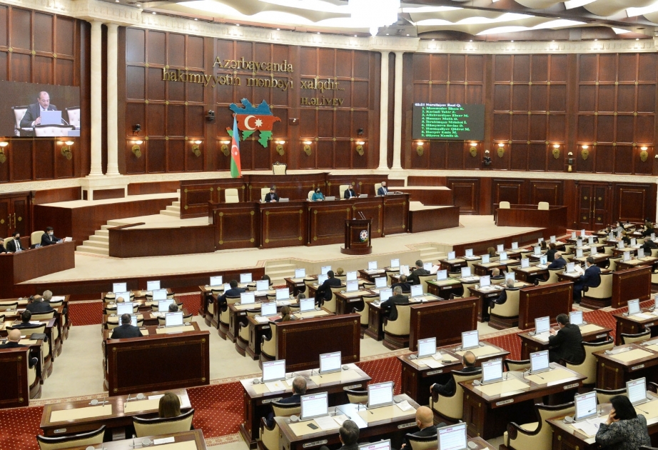 Parlamento de Azerbaiyán sigue debatiendo el presupuesto estatal para 2021