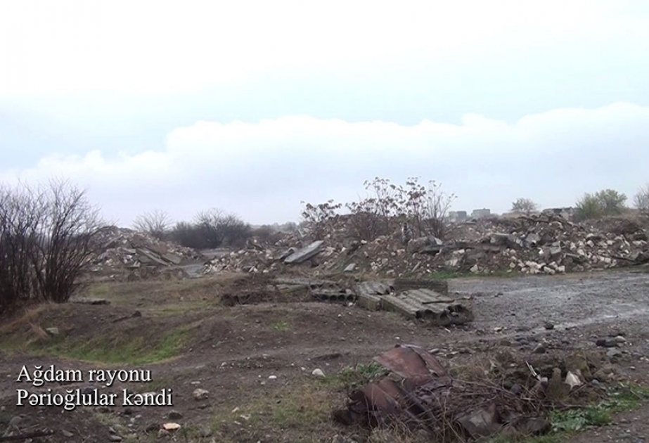 Verteidigungsministerium veröffentlicht Videoaufnahmen aus dem von Besatzung befreiten Dorf Parioghlular im Rayon Aghdam VIDEO