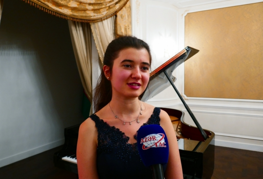 Gənc pianoçu ifasını Vətən müharibəsinə həsr edib