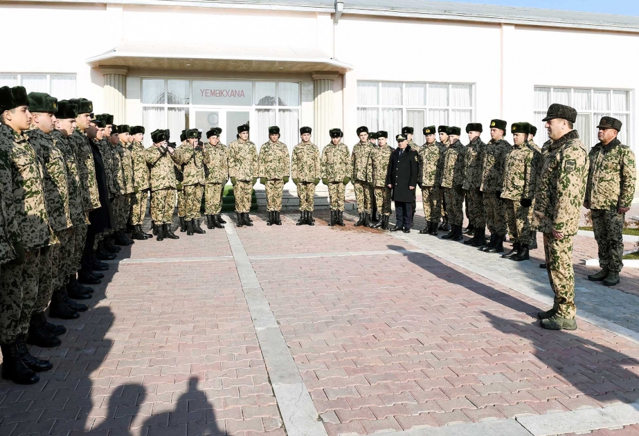 Muxtar respublikanın Daxili İşlər Nazirliyinin kollektivi tərəfindən hərbçilərə bayram sovqatı aparılıb