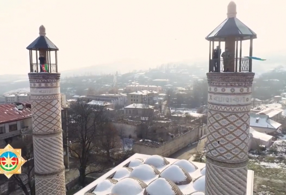 El majestuoso sonido del azan se recitó en los minaretes de la mezquita de Shushá