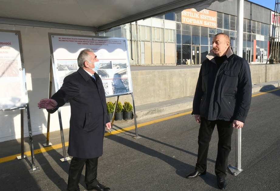 Le président Ilham Aliyev prend connaissance des travaux réalisés sur un tronçon de la route Bakou-Gouba-frontière avec la Russie  Le président de la République a également inauguré le premier tronçon de 30 km de la nouvelle route faisant partie du corridor de transport international Nord-Sud VIDEO