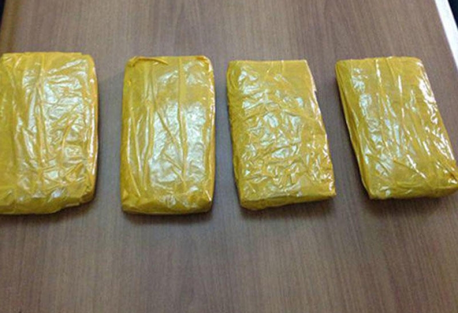 Narkotiklərin qanunsuz dövriyyəsində şübhəli bilinən şəxsin yaşadığı mənzildən beş kiloqramdan çox heroin aşkarlanıb