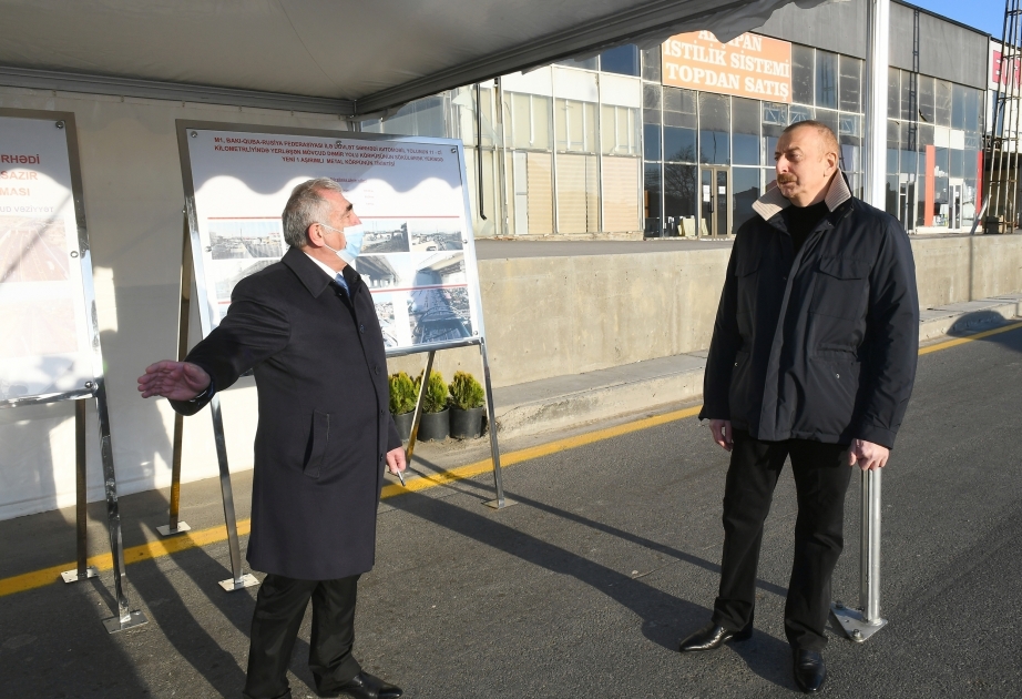 Präsident Ilham Aliyev inspiziert Rekonstuktionsarbeiten an 7,5 Kilometer langem Abschnitt der Autobahn Baku-Guba-Russland  Präsident Ilham Aliyev weiht auch den ersten 30 Kilometer langen Abschnitt des internationalen Nord-Süd-Verkehrskorridors ein VIDEO