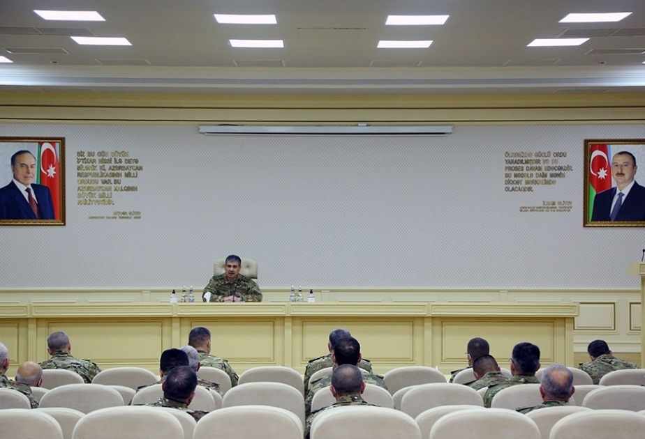 Министр обороны провел служебное совещание