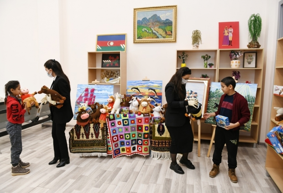 Heydar Aliyev-Stiftung übereicht Kindern von Waisenhäusern und Internatsschulen Neujahresgeschenke