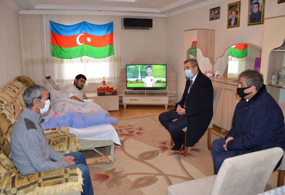 Qaradağ Rayon İcra Hakimiyyəti şəhid ailələrini və yaralıları ziyarət edir