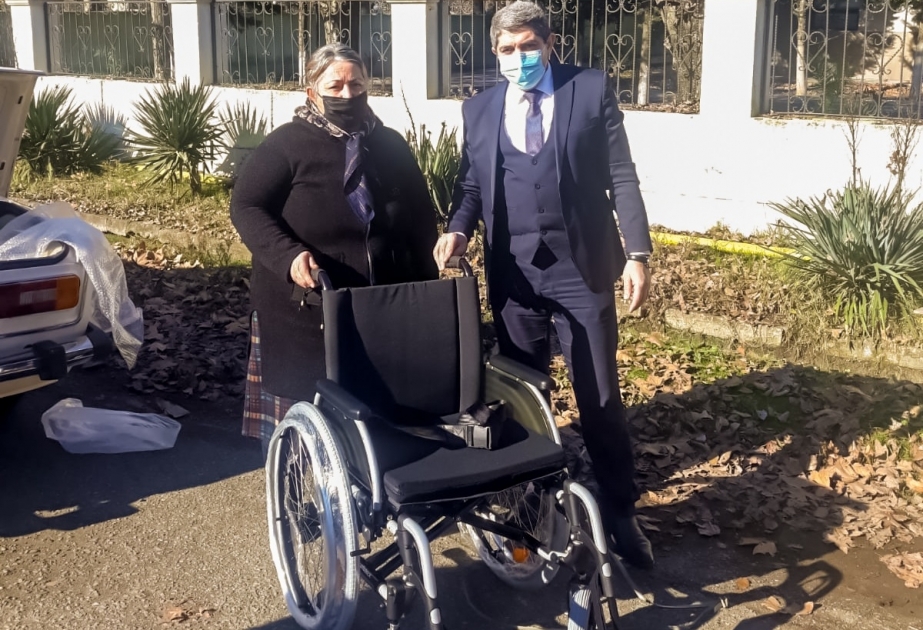 Əlilliyi olan iyirmi şəxsə təkərli oturacaqlar yaşadıqları bölgələrə aparılaraq verilib