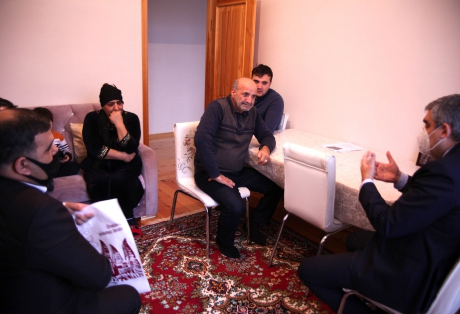 Şəhid ailəsinə təqaüd kartı təqdim edilib