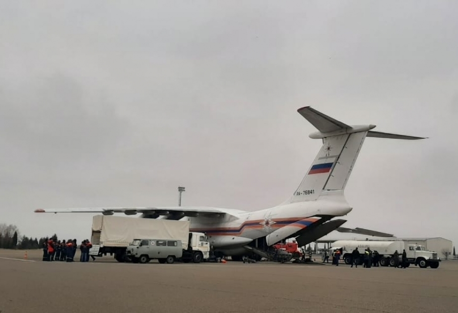 Flugzeug mit Spezialisten für Minenräumung aus Russland in Ganja gelandet VIDEO