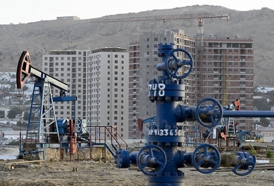 El precio del petróleo azerbaiyano se mantiene en un rango de 50 dólares por barril